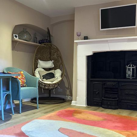 Unique Clifton Apartment On Historic Crescent Бристол Стая снимка