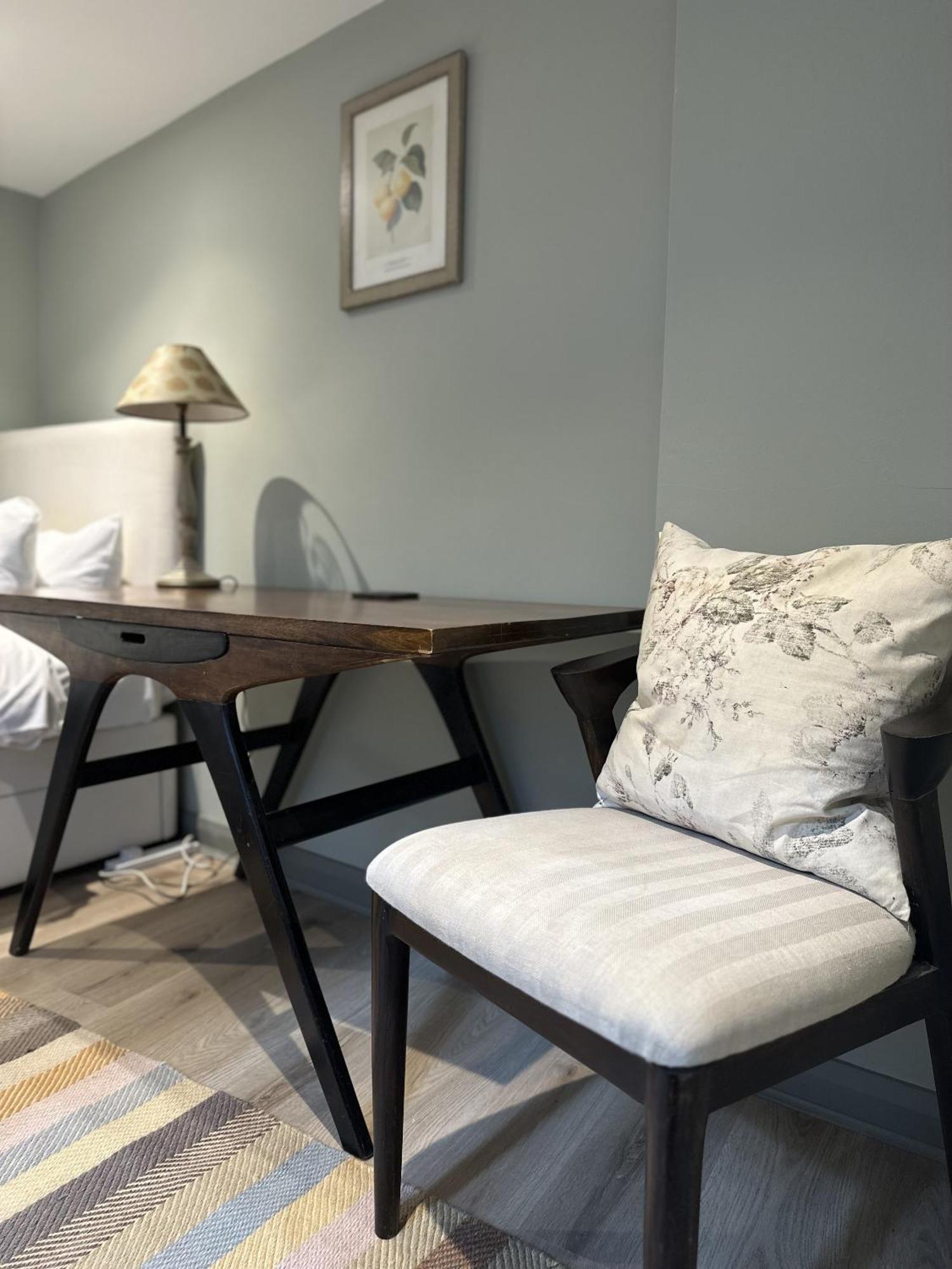 Unique Clifton Apartment On Historic Crescent Бристол Екстериор снимка