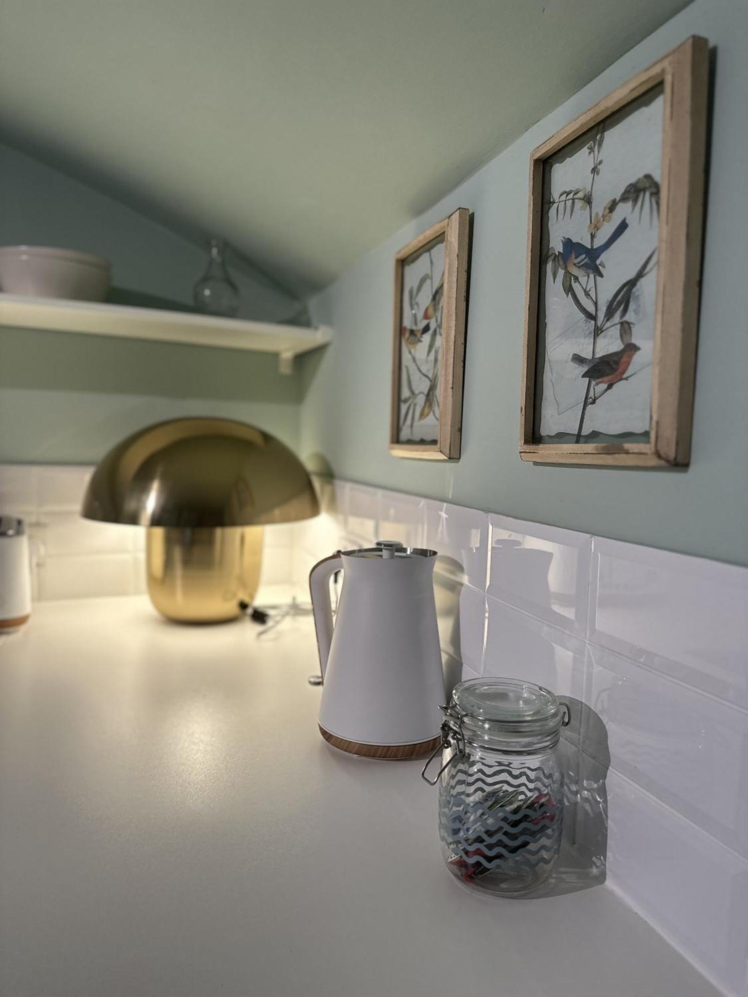 Unique Clifton Apartment On Historic Crescent Бристол Екстериор снимка