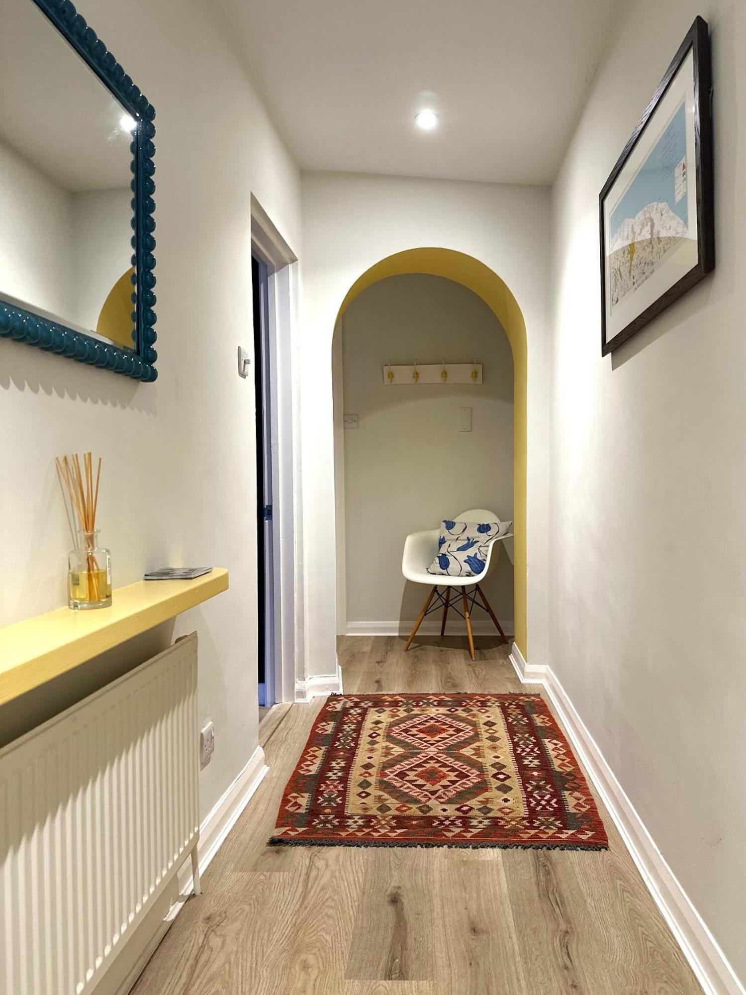 Unique Clifton Apartment On Historic Crescent Бристол Стая снимка