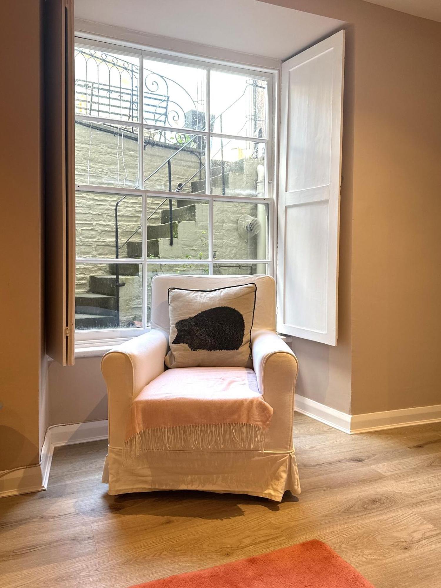 Unique Clifton Apartment On Historic Crescent Бристол Стая снимка